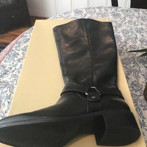 Tall riding boots